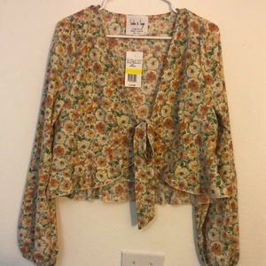 Sadie & Sage Floral tie front shirt
